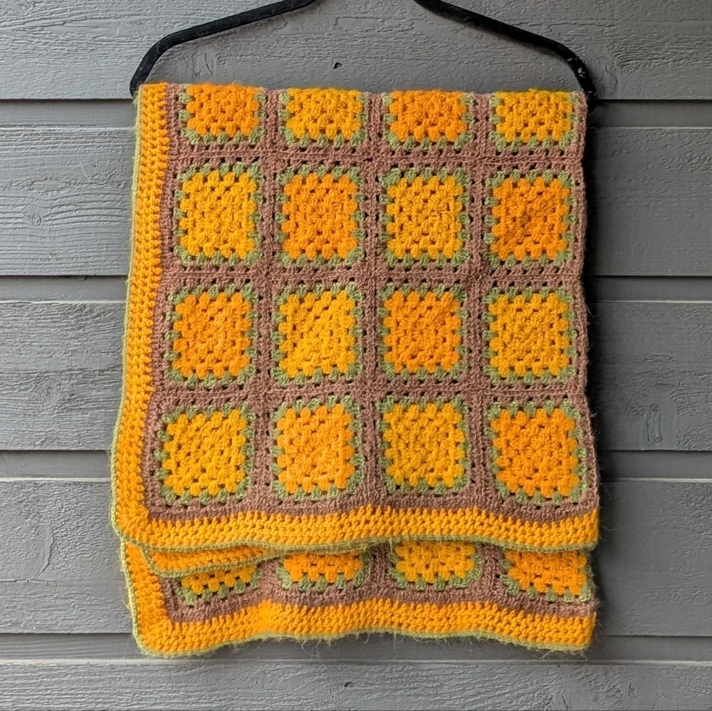 Handknit Retro 70s Granny Square Afghan Blanket 34.5